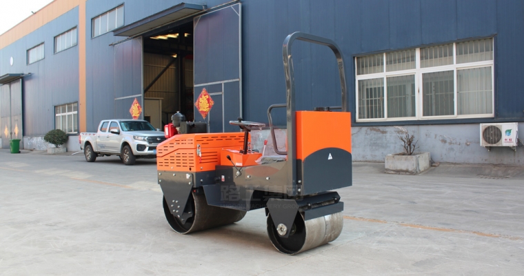 小型壓路機在施工作業(yè)前應做好哪些準備工作？