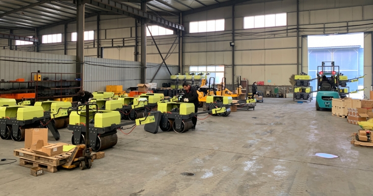 陽(yáng)春三月,一批小型壓路機(jī)出口海外，去赴一場(chǎng)他國(guó)春暖花開(kāi)!